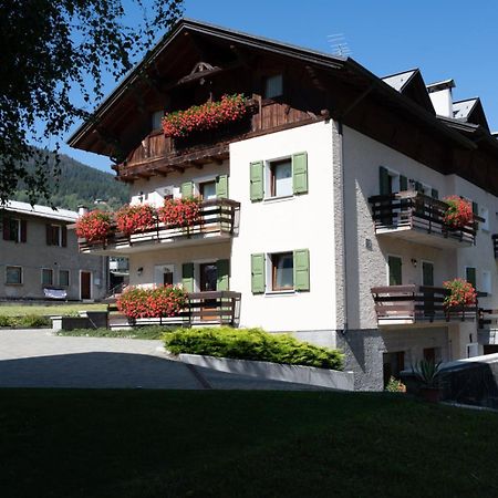 Casa Le Rondini Lägenhet Valdisotto Exteriör bild