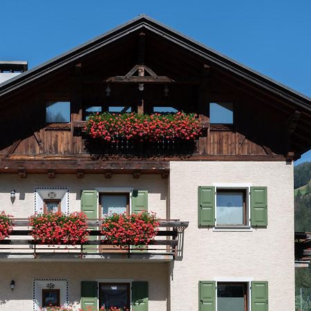 Casa Le Rondini Lägenhet Valdisotto Exteriör bild