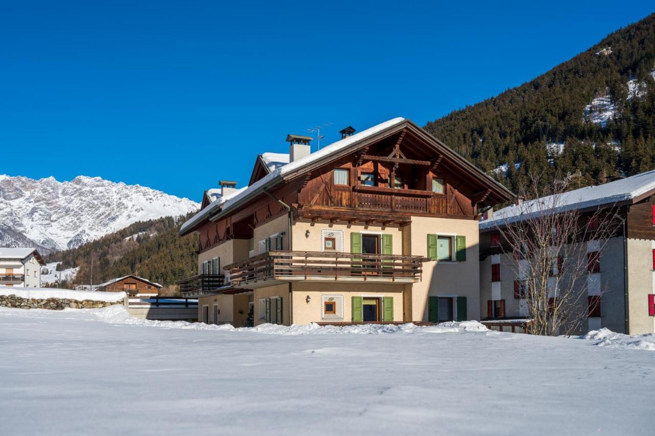 Casa Le Rondini Lägenhet Valdisotto Exteriör bild