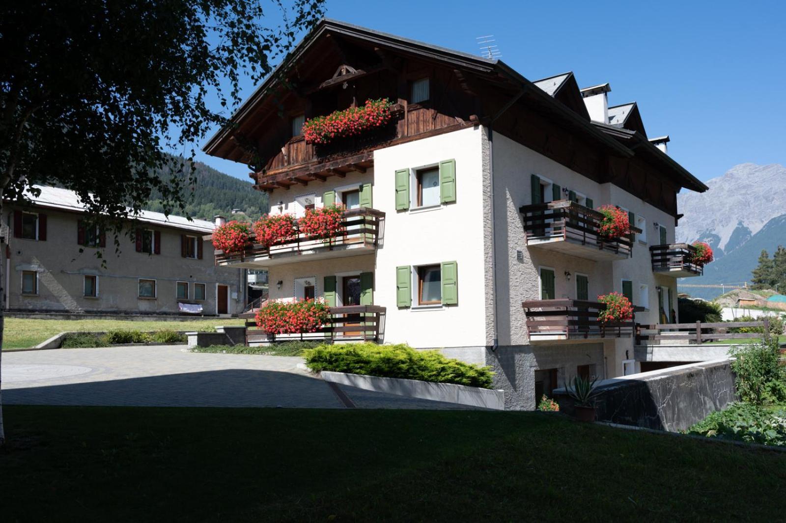 Casa Le Rondini Lägenhet Valdisotto Exteriör bild
