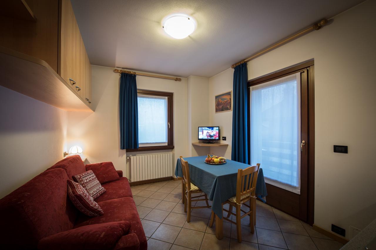 Casa Le Rondini Lägenhet Valdisotto Exteriör bild
