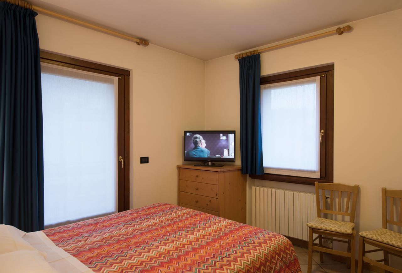 Casa Le Rondini Lägenhet Valdisotto Exteriör bild