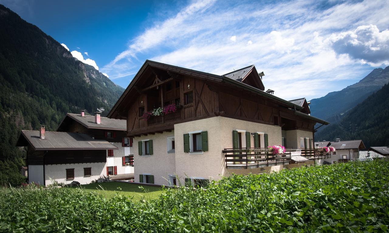 Casa Le Rondini Lägenhet Valdisotto Exteriör bild