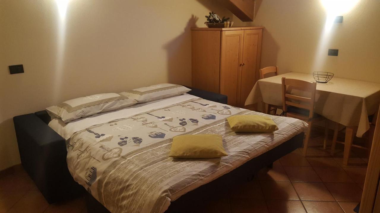 Casa Le Rondini Lägenhet Valdisotto Exteriör bild