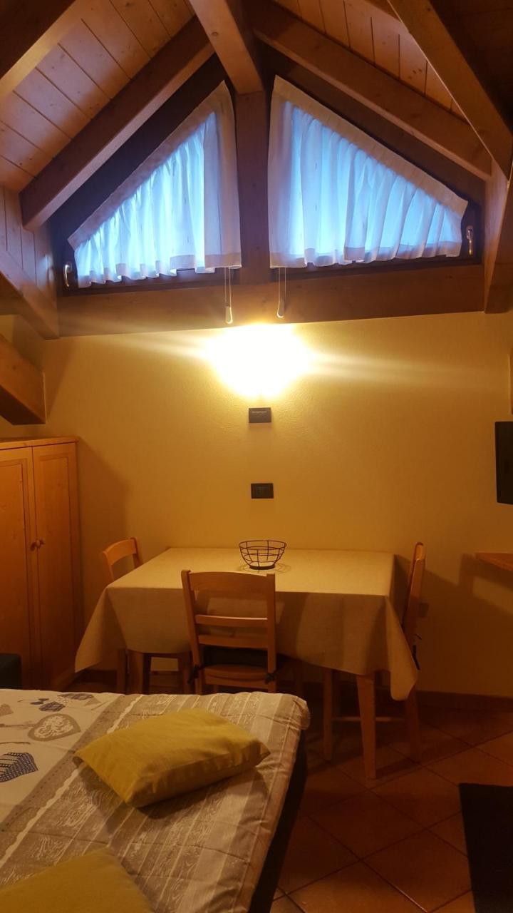 Casa Le Rondini Lägenhet Valdisotto Exteriör bild