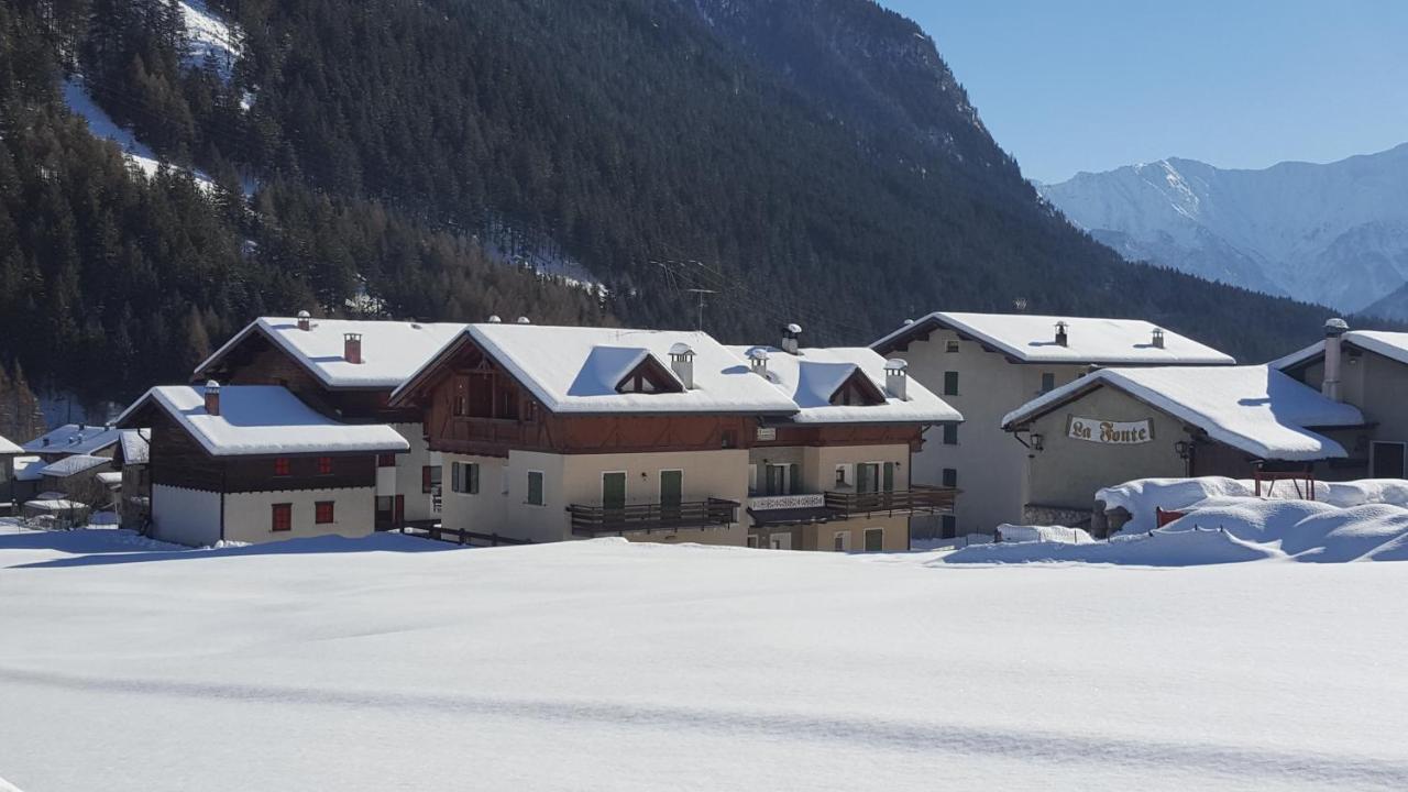Casa Le Rondini Lägenhet Valdisotto Exteriör bild