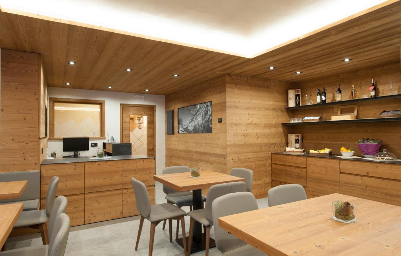 Casa Le Rondini Lägenhet Valdisotto Exteriör bild